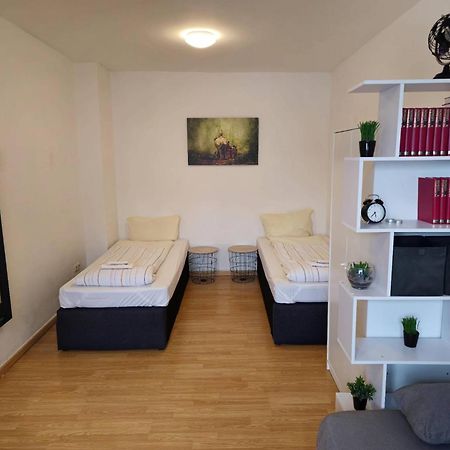 Praktische City Apartments Direkt Am Hauptbahnhof Neumuenster Ngoại thất bức ảnh