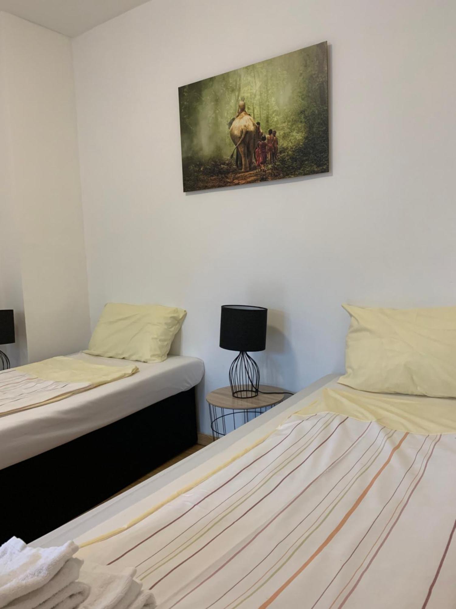 Praktische City Apartments Direkt Am Hauptbahnhof Neumuenster Ngoại thất bức ảnh