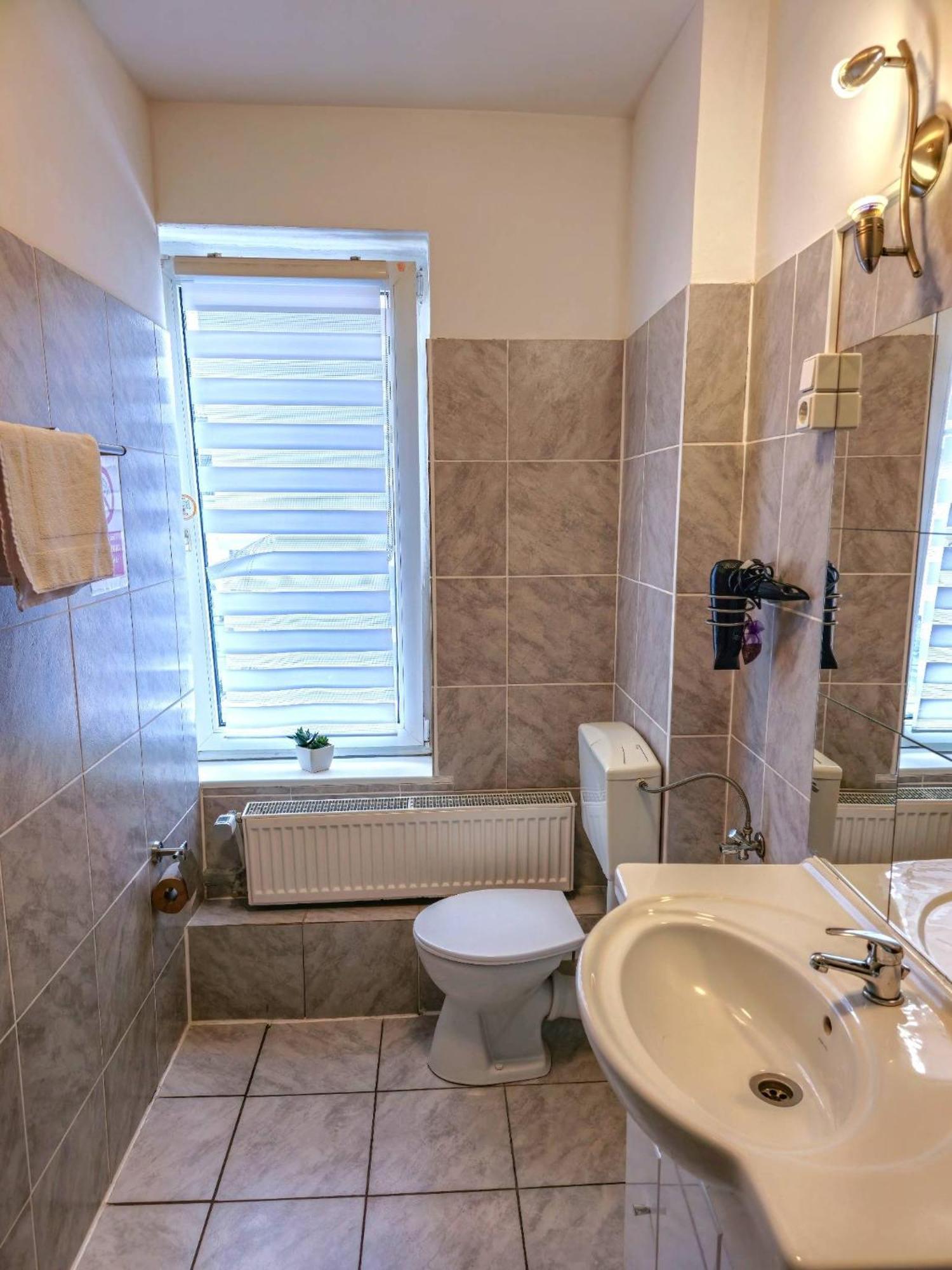 Praktische City Apartments Direkt Am Hauptbahnhof Neumuenster Ngoại thất bức ảnh