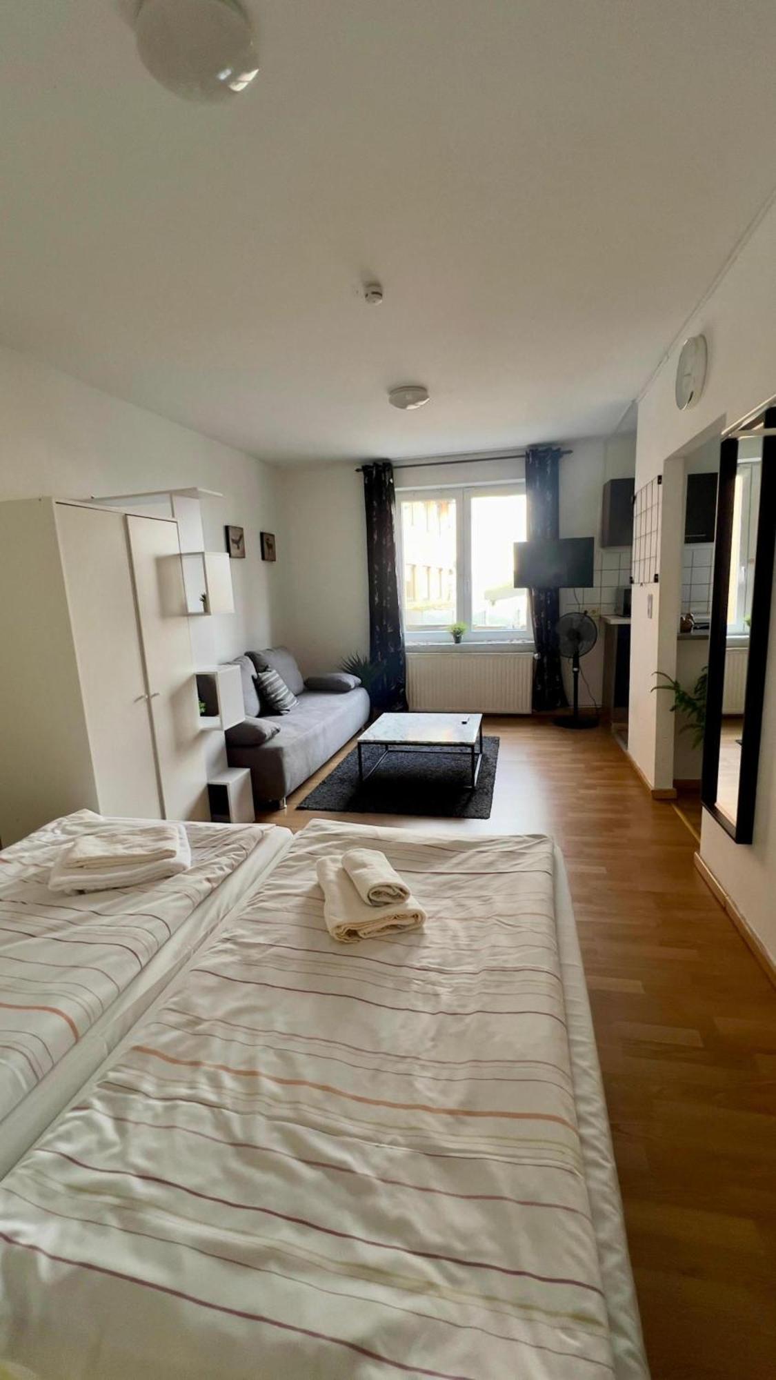 Praktische City Apartments Direkt Am Hauptbahnhof Neumuenster Ngoại thất bức ảnh