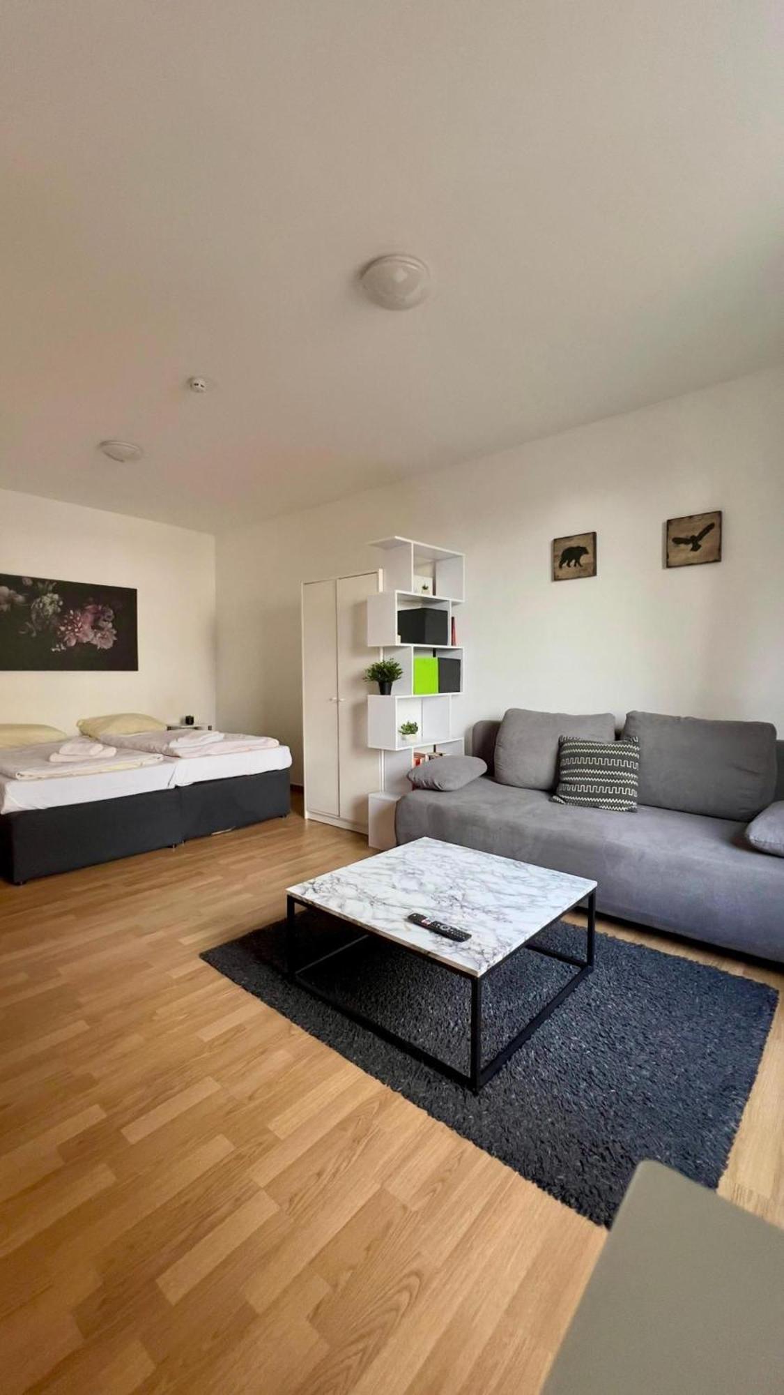 Praktische City Apartments Direkt Am Hauptbahnhof Neumuenster Ngoại thất bức ảnh